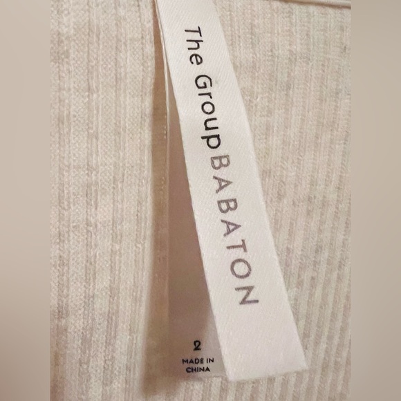 The Group Babaton by Aritzia, v-neck Traverse
Longsleeve top, Size 2, EUC - Picture 9 of 16
